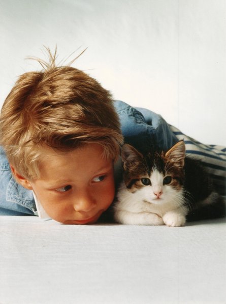 Junge mit Katze